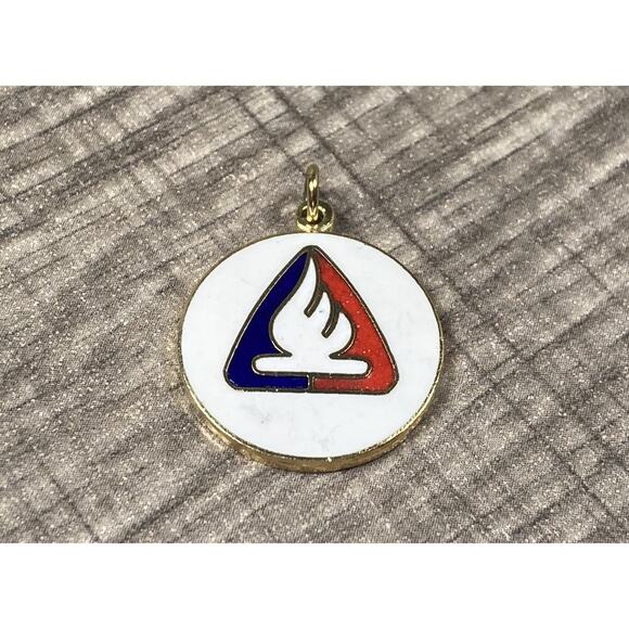Vintage Camp Fire Girls Enamel Pendant / Charm Girl Scouts Gold Tone - Picture 2 of 3